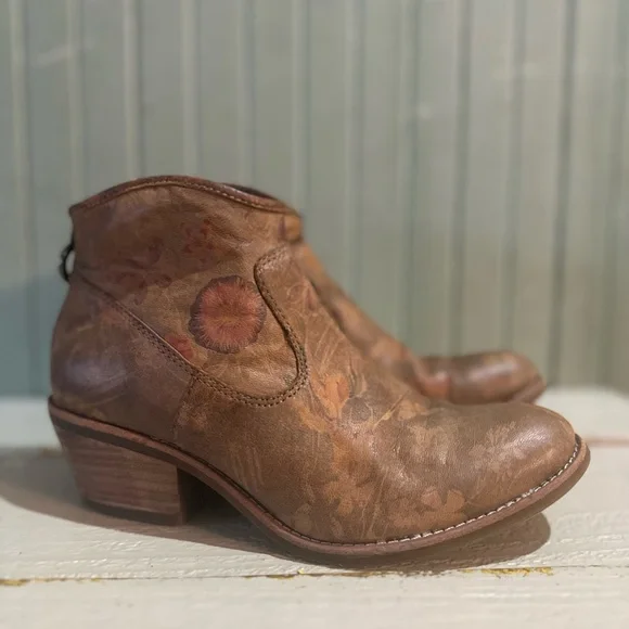 Söfft Aisley Bootie (Women) - Picture 2 of 8